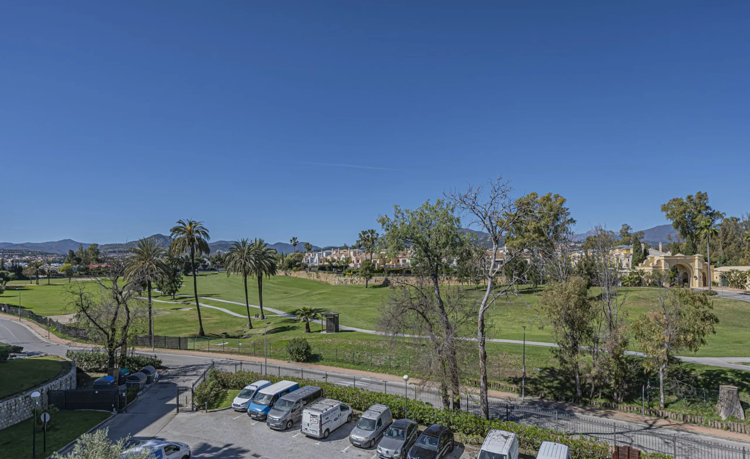 LARGE PROPERTY IN GUADALMINA