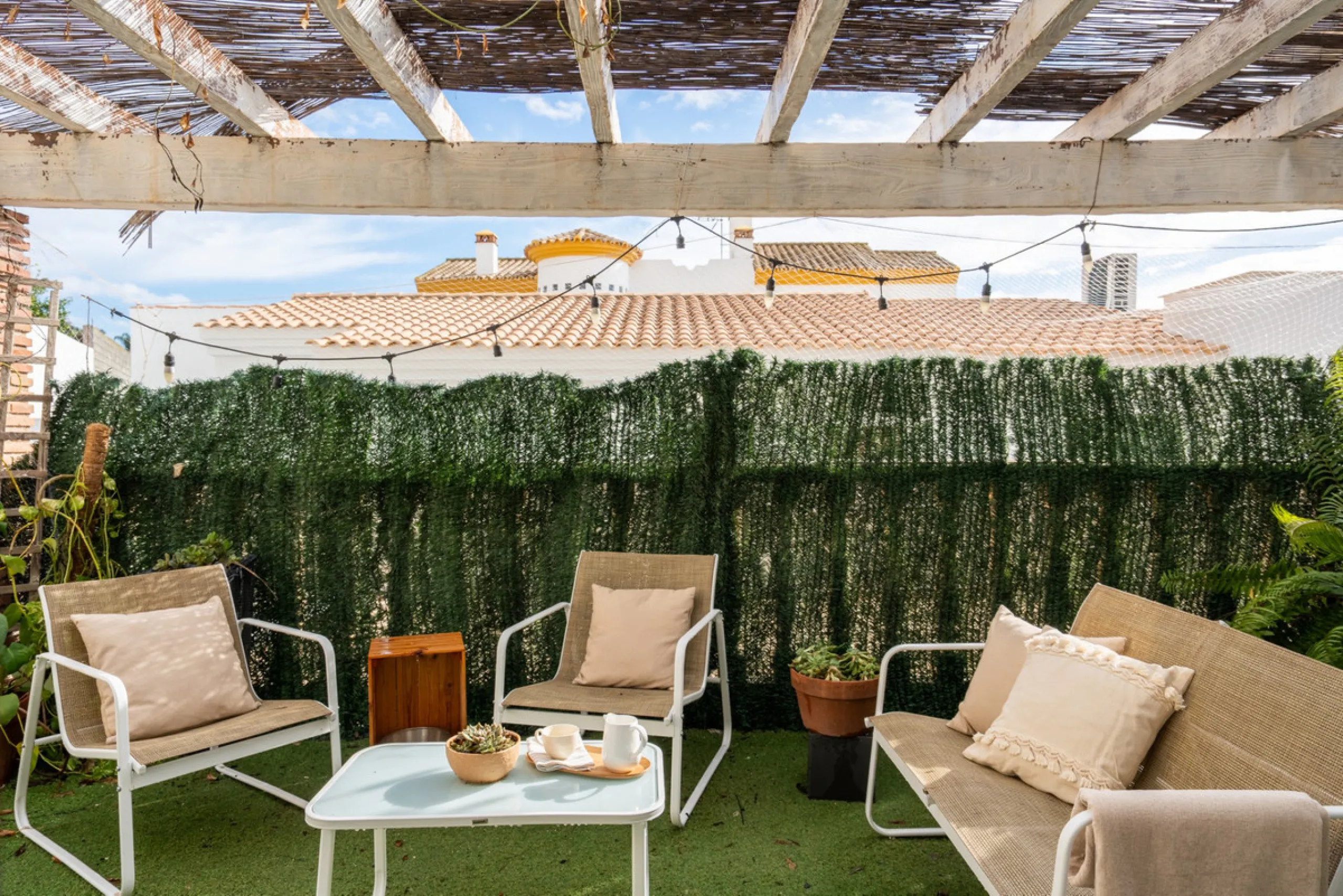 Originally designed as two semi-detached homes, the property offers outstanding adaptability and lends itself effortlessly to a variety of living arrangements — whether as a refined residence for a large family, two families or an elegant multigenerationa