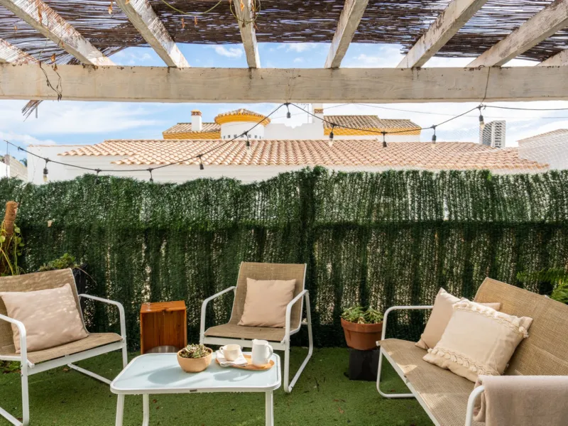 Originally designed as two semi-detached homes, the property offers outstanding adaptability and lends itself effortlessly to a variety of living arrangements — whether as a refined residence for a large family, two families or an elegant multigenerationa