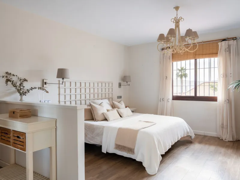 Originally designed as two semi-detached homes, the property offers outstanding adaptability and lends itself effortlessly to a variety of living arrangements — whether as a refined residence for a large family, two families or an elegant multigenerationa