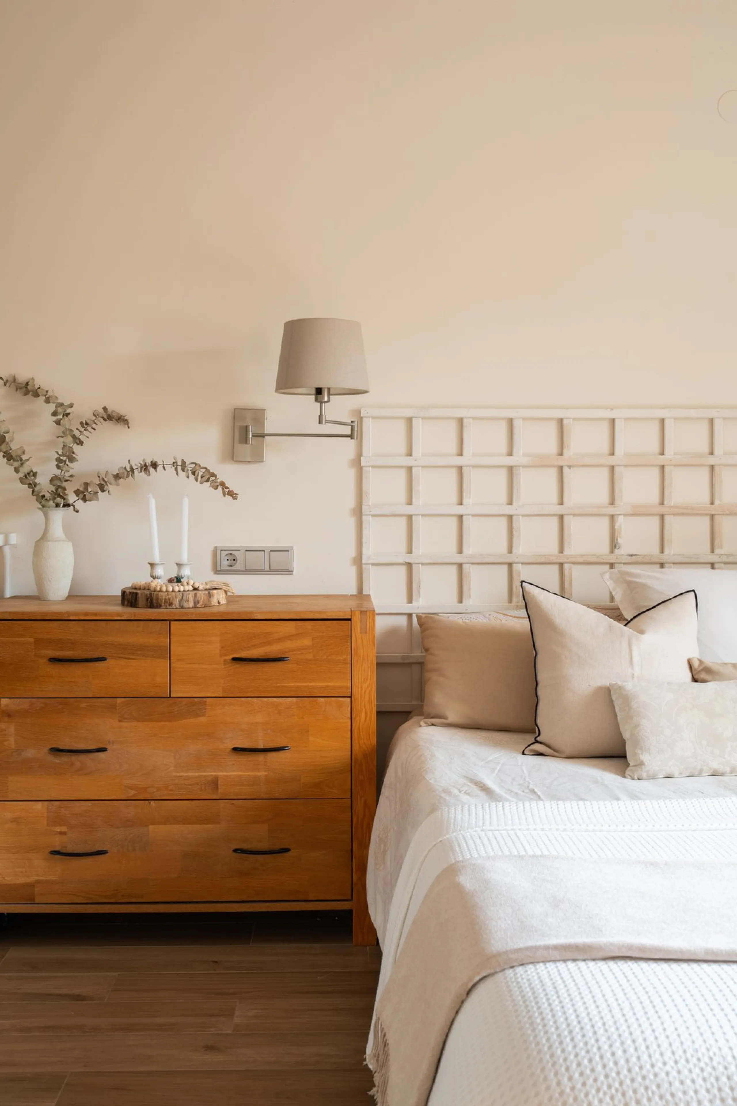 Originally designed as two semi-detached homes, the property offers outstanding adaptability and lends itself effortlessly to a variety of living arrangements — whether as a refined residence for a large family, two families or an elegant multigenerationa