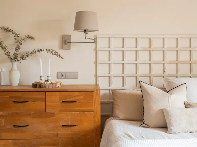 Originally designed as two semi-detached homes, the property offers outstanding adaptability and lends itself effortlessly to a variety of living arrangements — whether as a refined residence for a large family, two families or an elegant multigenerationa