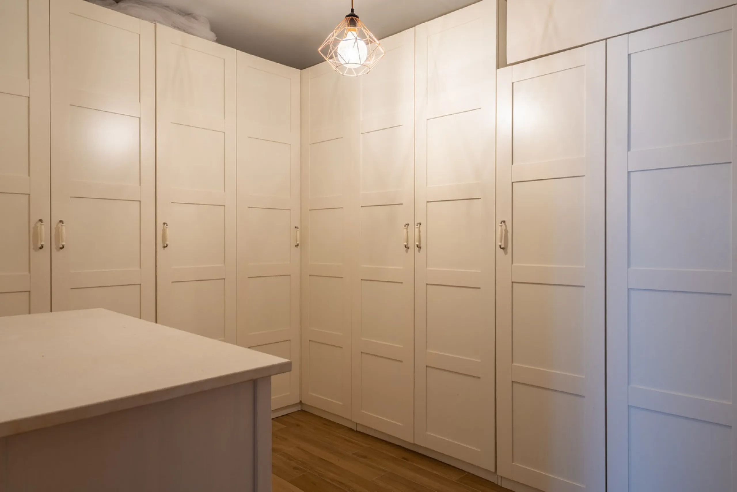 Originally designed as two semi-detached homes, the property offers outstanding adaptability and lends itself effortlessly to a variety of living arrangements — whether as a refined residence for a large family, two families or an elegant multigenerationa