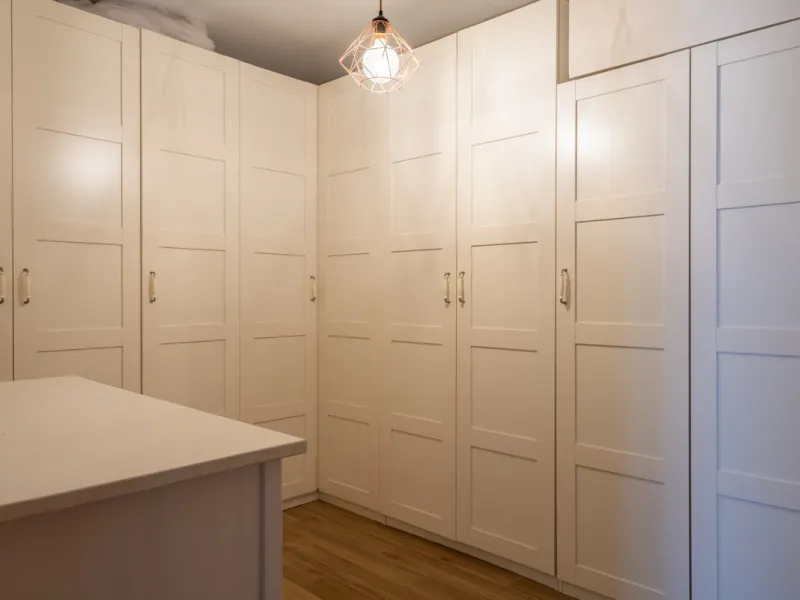 Originally designed as two semi-detached homes, the property offers outstanding adaptability and lends itself effortlessly to a variety of living arrangements — whether as a refined residence for a large family, two families or an elegant multigenerationa