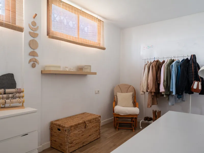 Originally designed as two semi-detached homes, the property offers outstanding adaptability and lends itself effortlessly to a variety of living arrangements — whether as a refined residence for a large family, two families or an elegant multigenerationa