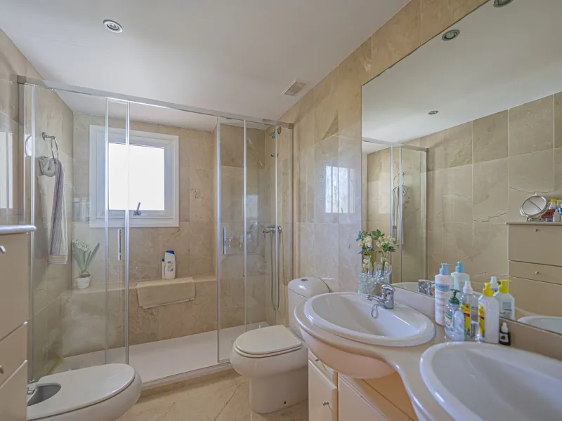 LARGE PROPERTY IN GUADALMINA