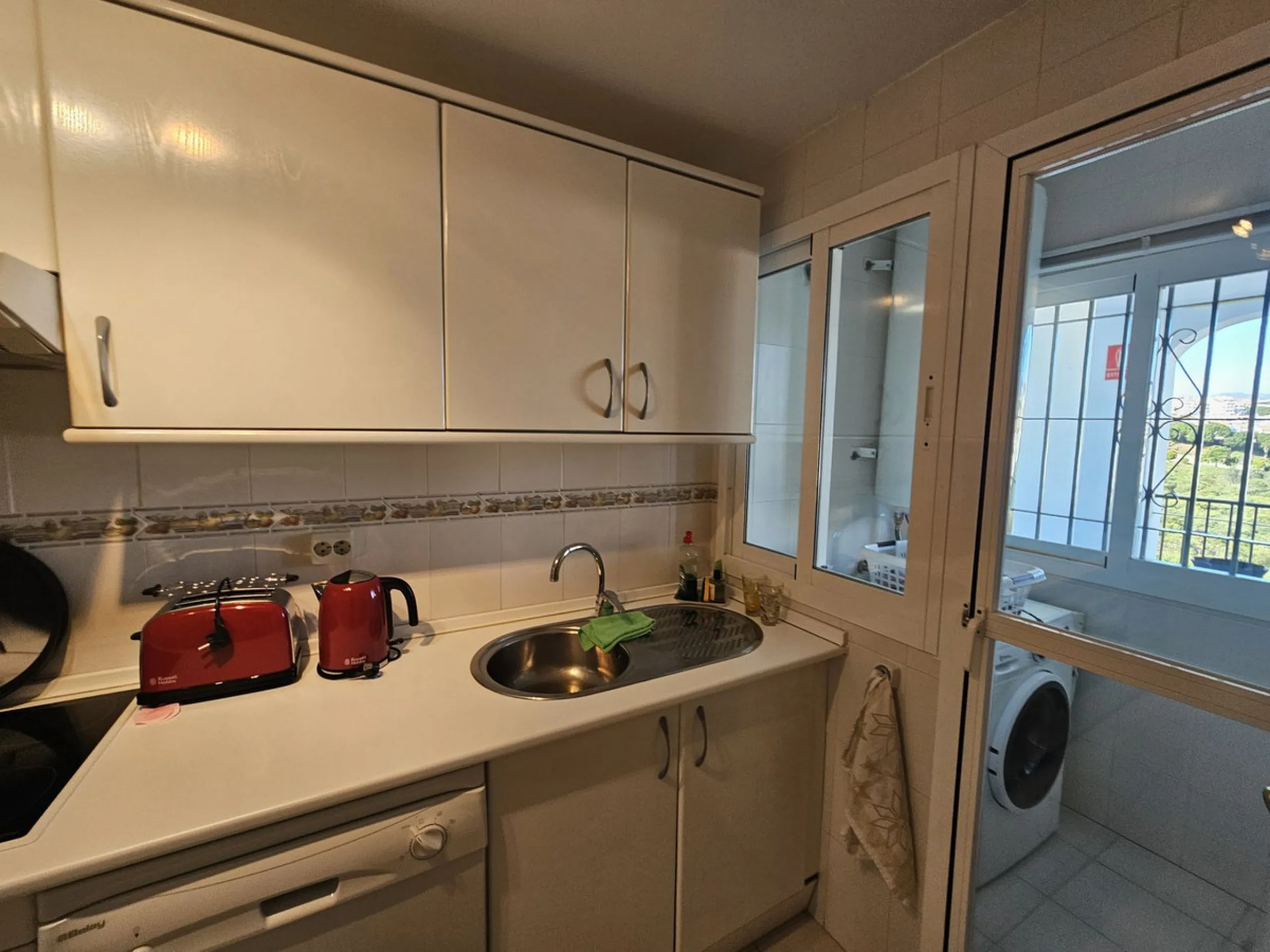 Middle Floor Apartment, Miraflores, Costa del Sol.