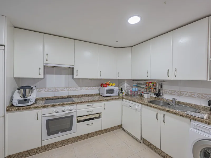 LARGE PROPERTY IN GUADALMINA