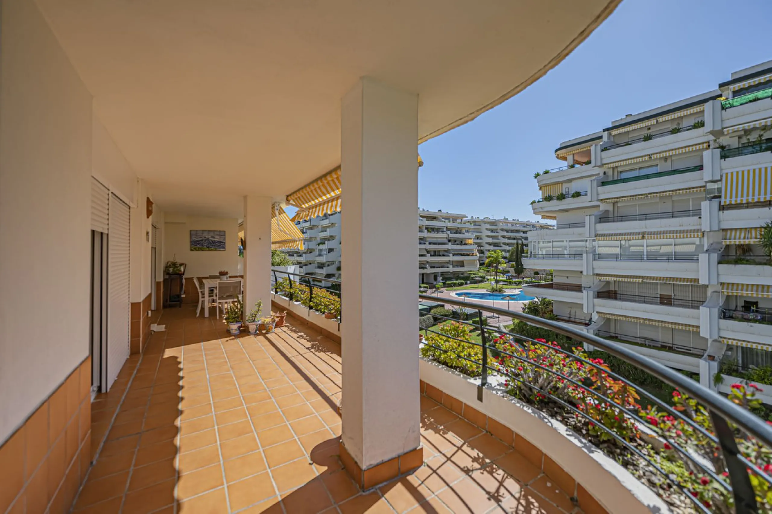 LARGE PROPERTY IN GUADALMINA
