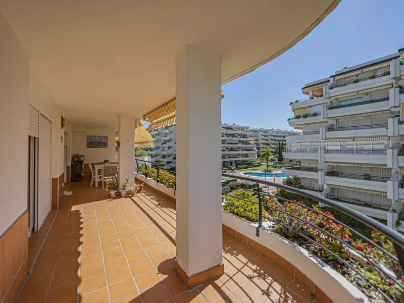 LARGE PROPERTY IN GUADALMINA