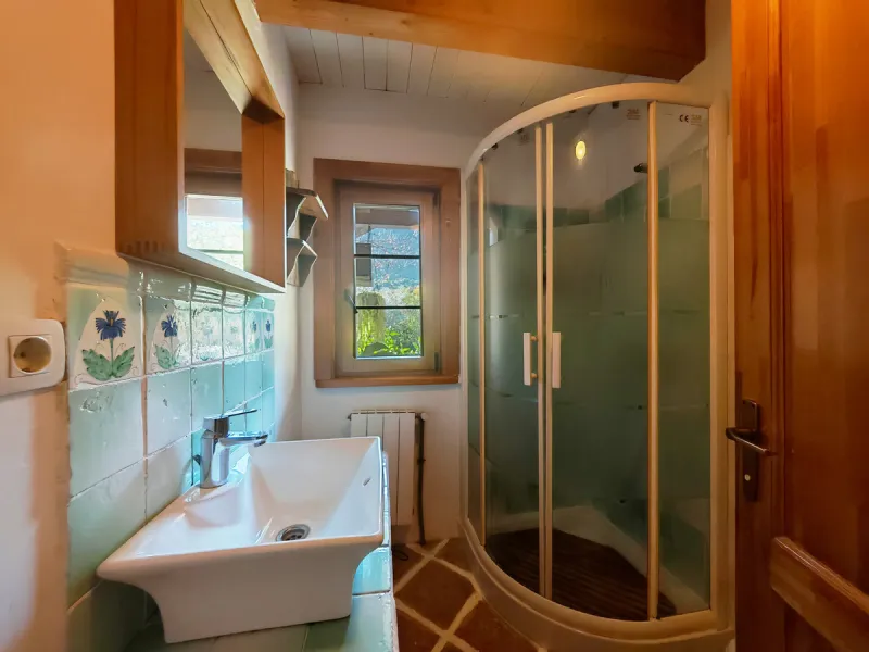 Finca for sale in , Ojen with 3 bedrooms and 2 bathrooms, with private swimming pool, private garage and private garden. Regarding property dimensions, it has 151 m² built, 3,105 m² plot and 49 m² terrace. Has the following facilities mountainside, air co