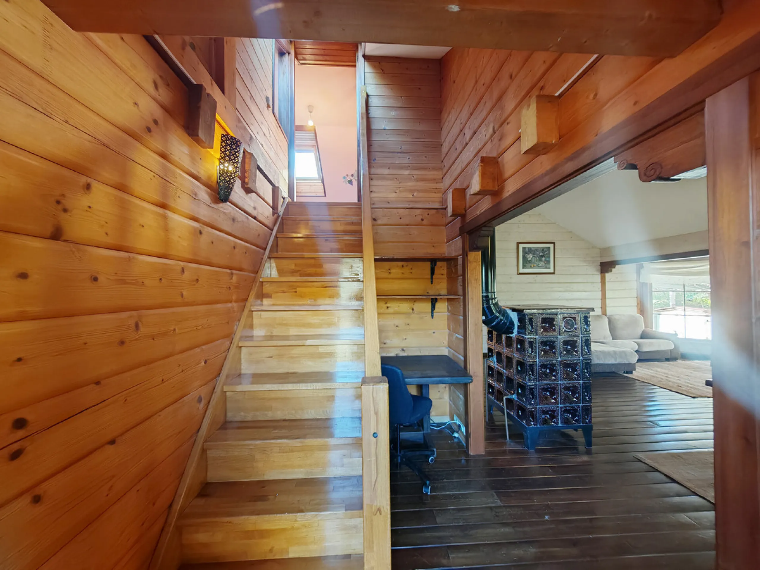 Finca for sale in , Ojen with 3 bedrooms and 2 bathrooms, with private swimming pool, private garage and private garden. Regarding property dimensions, it has 151 m² built, 3,105 m² plot and 49 m² terrace. Has the following facilities mountainside, air co