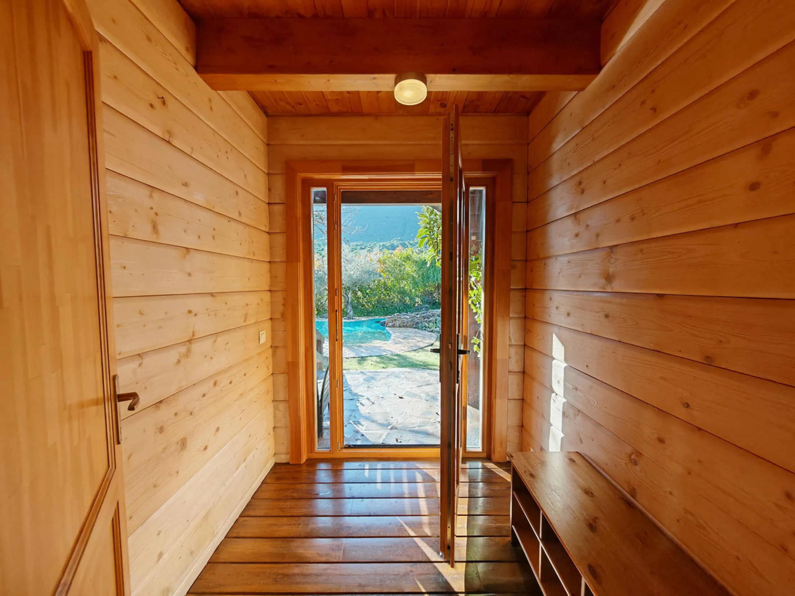 Finca for sale in , Ojen with 3 bedrooms and 2 bathrooms, with private swimming pool, private garage and private garden. Regarding property dimensions, it has 151 m² built, 3,105 m² plot and 49 m² terrace. Has the following facilities mountainside, air co