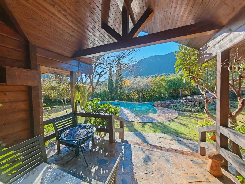 Finca for sale in , Ojen with 3 bedrooms and 2 bathrooms, with private swimming pool, private garage and private garden. Regarding property dimensions, it has 151 m² built, 3,105 m² plot and 49 m² terrace. Has the following facilities mountainside, air co