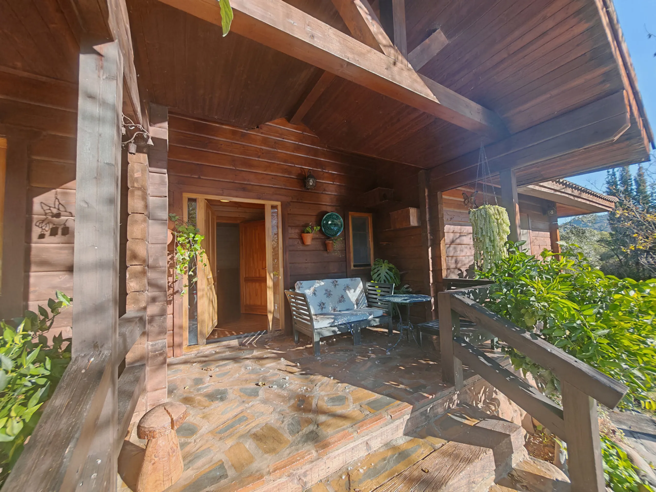 Finca for sale in , Ojen with 3 bedrooms and 2 bathrooms, with private swimming pool, private garage and private garden. Regarding property dimensions, it has 151 m² built, 3,105 m² plot and 49 m² terrace. Has the following facilities mountainside, air co