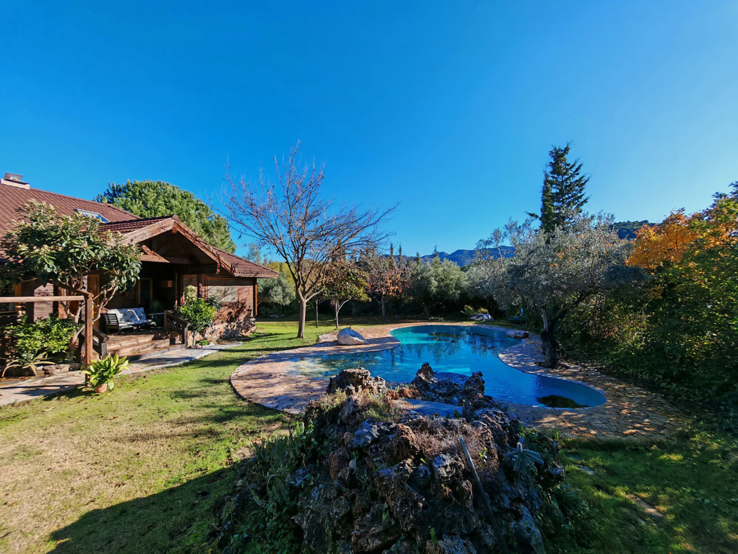 Finca for sale in , Ojen with 3 bedrooms and 2 bathrooms, with private swimming pool, private garage and private garden. Regarding property dimensions, it has 151 m² built, 3,105 m² plot and 49 m² terrace. Has the following facilities mountainside, air co