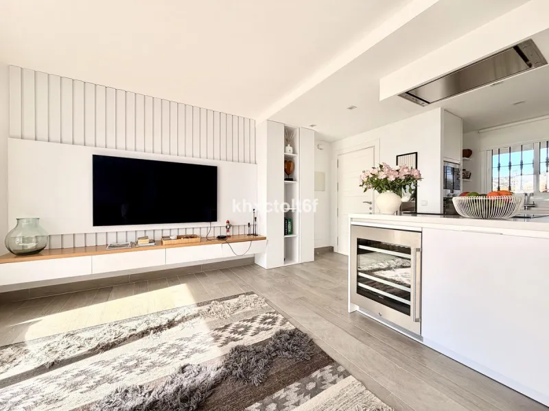 Luxury Penthouse with Panoramic Sea & Mountain Views – Marbella East
