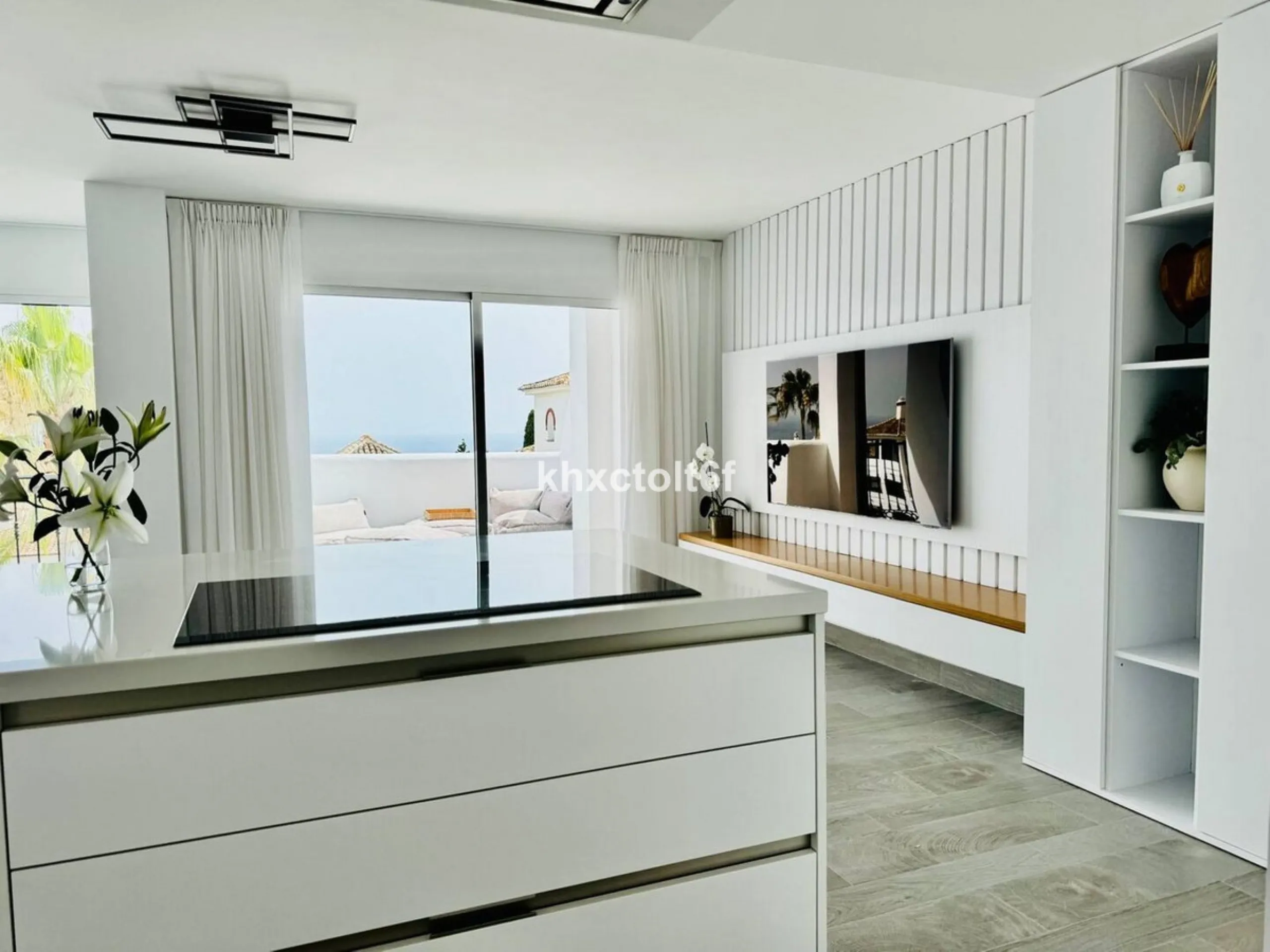 Luxury Penthouse with Panoramic Sea & Mountain Views – Marbella East