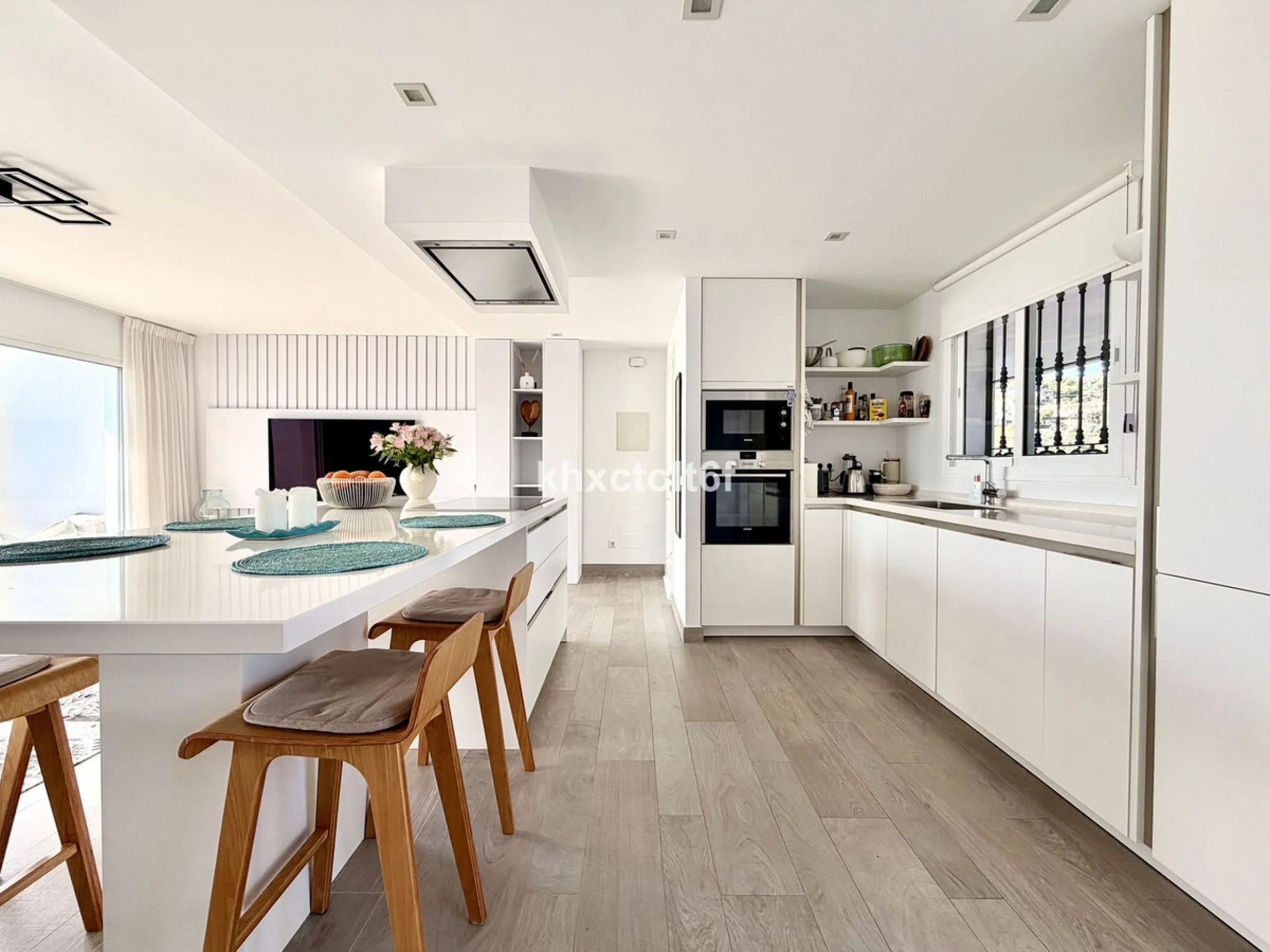 Luxury Penthouse with Panoramic Sea & Mountain Views – Marbella East