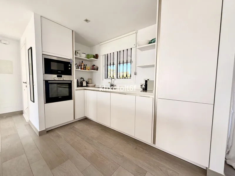 Luxury Penthouse with Panoramic Sea & Mountain Views – Marbella East