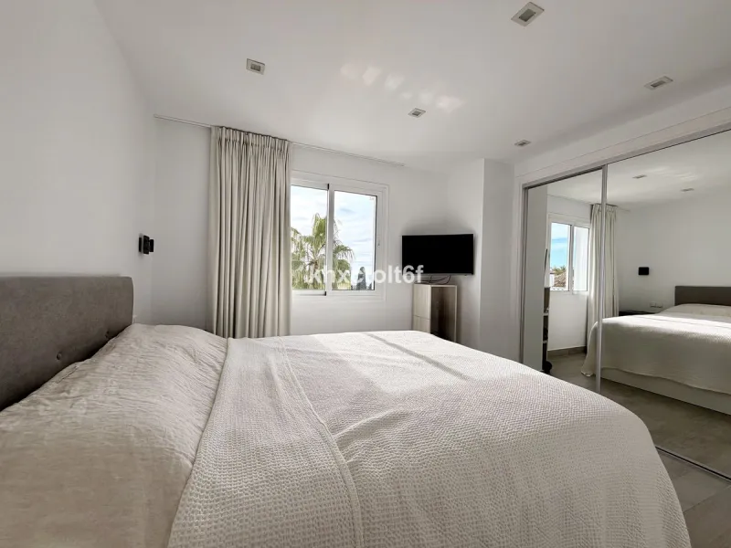 Luxury Penthouse with Panoramic Sea & Mountain Views – Marbella East