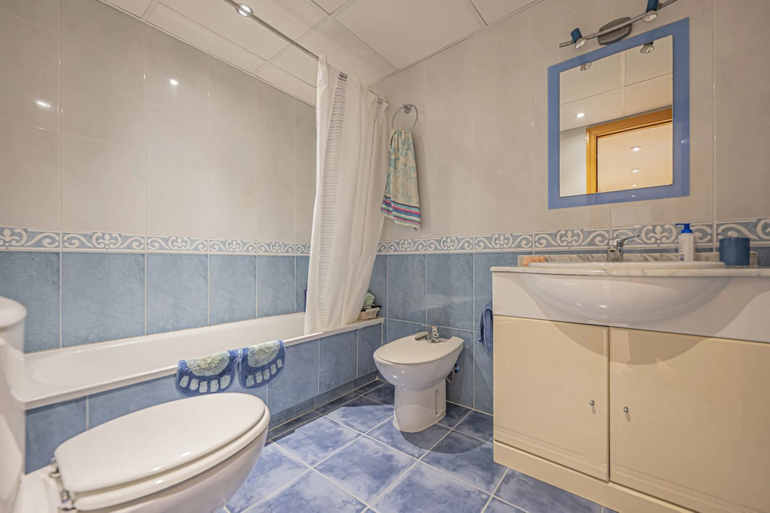 LARGE PROPERTY IN GUADALMINA