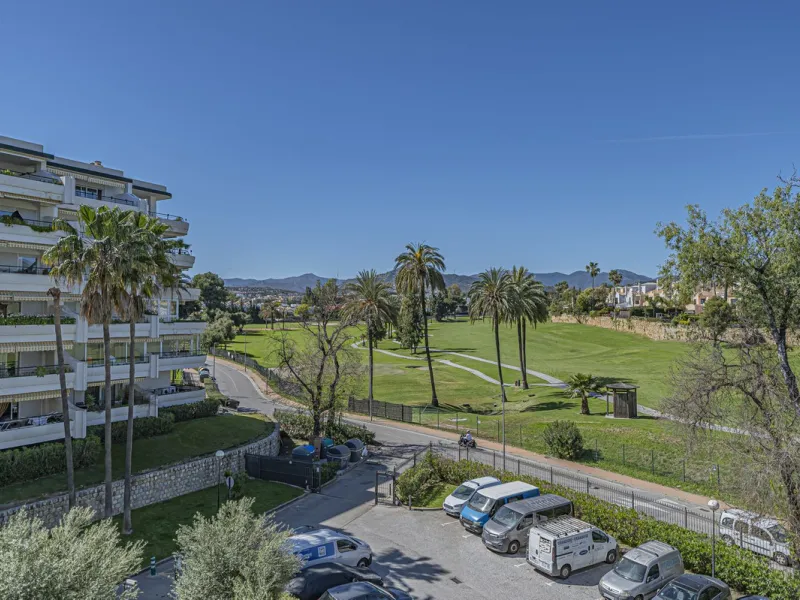 LARGE PROPERTY IN GUADALMINA