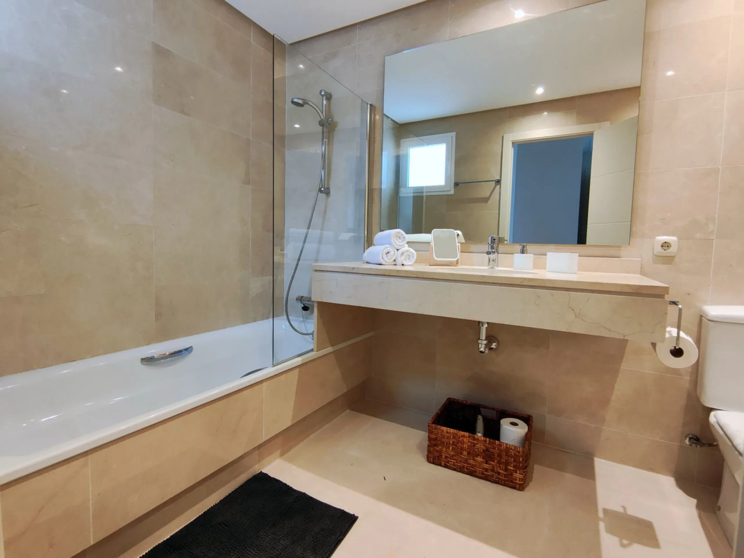 Accommodation for up to 4 guests is provided in a fully air-conditioned penthouse apartment with two double bedrooms, two bathrooms, a fully equipped kitchen with modern appliances, and a spacious living room. The 200 m² apartment includes a large terrace