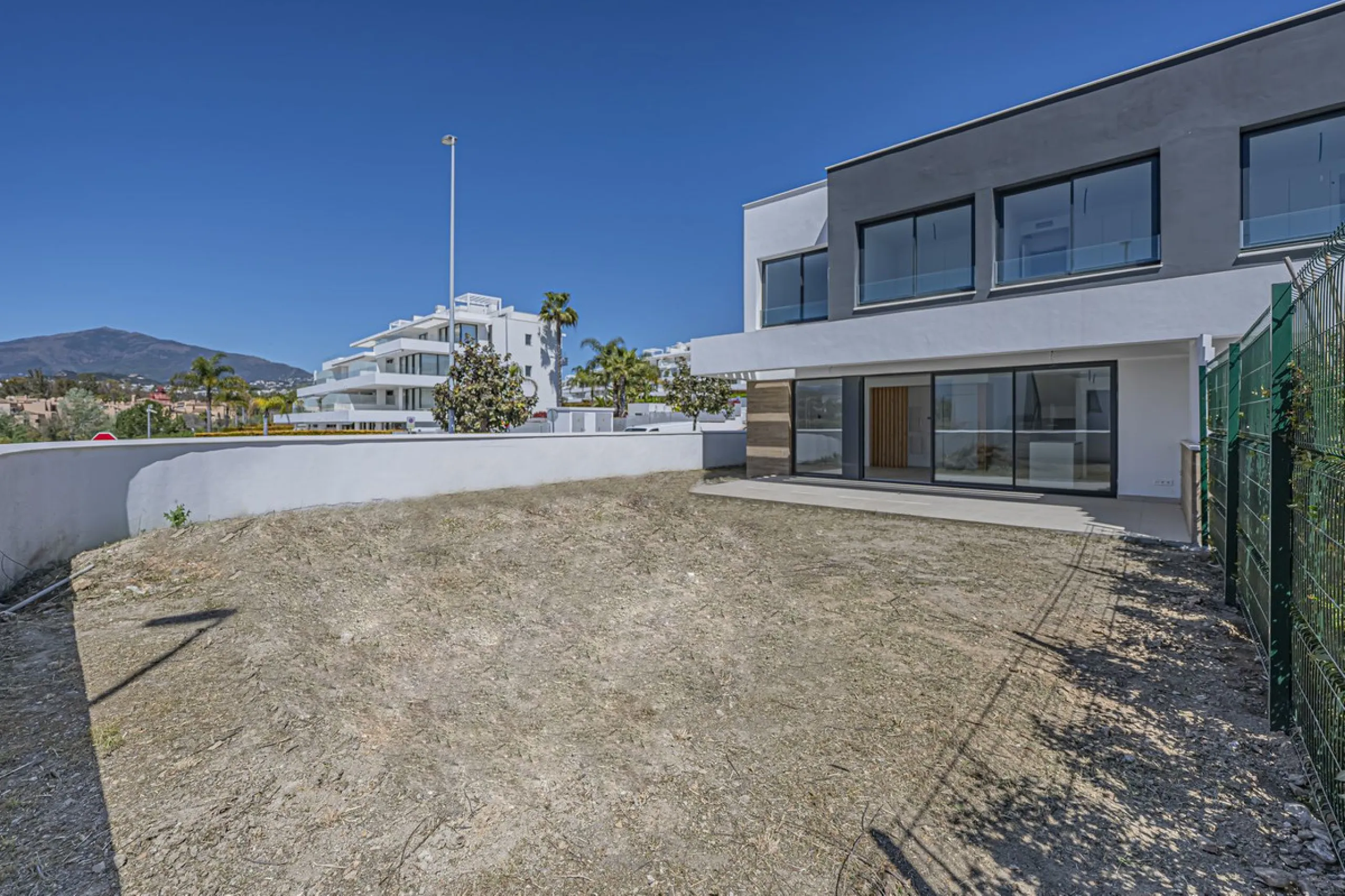 Modern corner semi-detached with large garden at Serene Atalaya