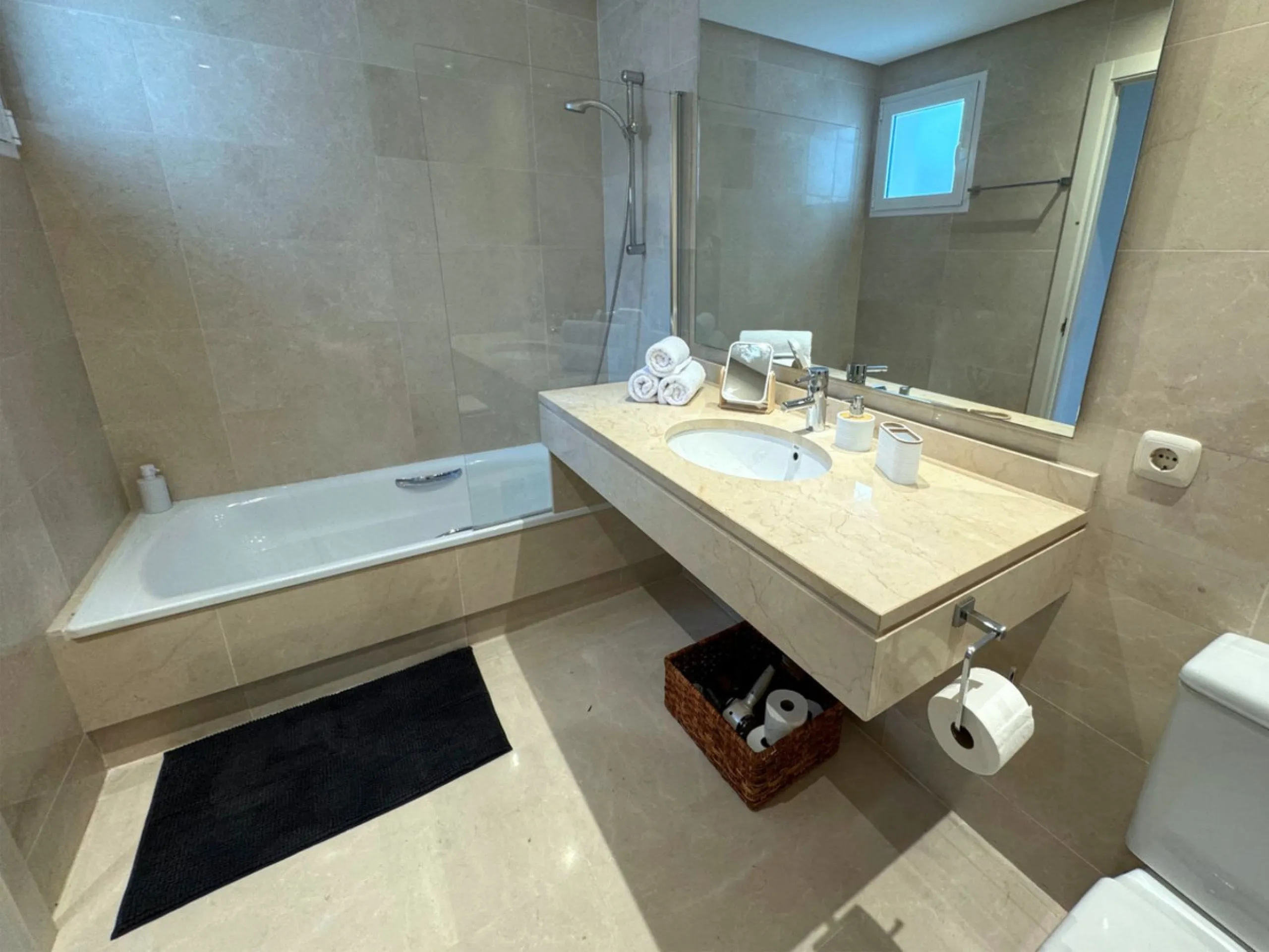 Accommodation for up to 4 guests is provided in a fully air-conditioned penthouse apartment with two double bedrooms, two bathrooms, a fully equipped kitchen with modern appliances, and a spacious living room. The 200 m² apartment includes a large terrace