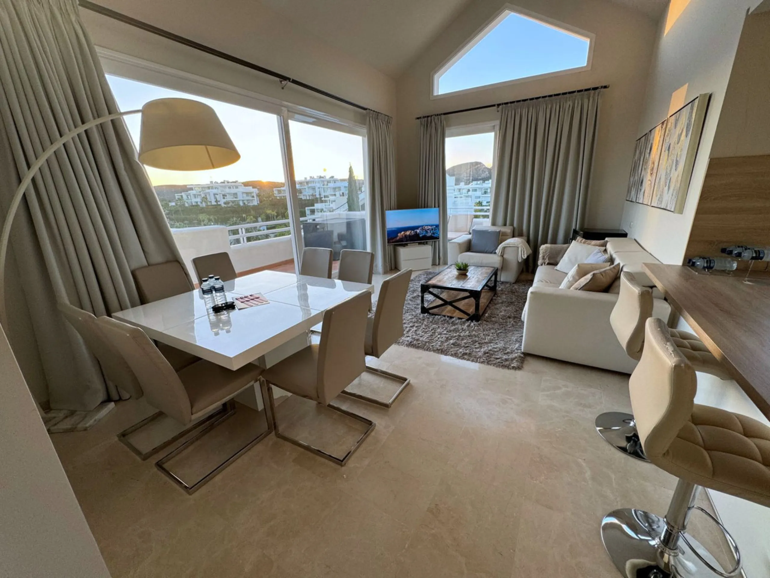 Accommodation for up to 4 guests is provided in a fully air-conditioned penthouse apartment with two double bedrooms, two bathrooms, a fully equipped kitchen with modern appliances, and a spacious living room. The 200 m² apartment includes a large terrace