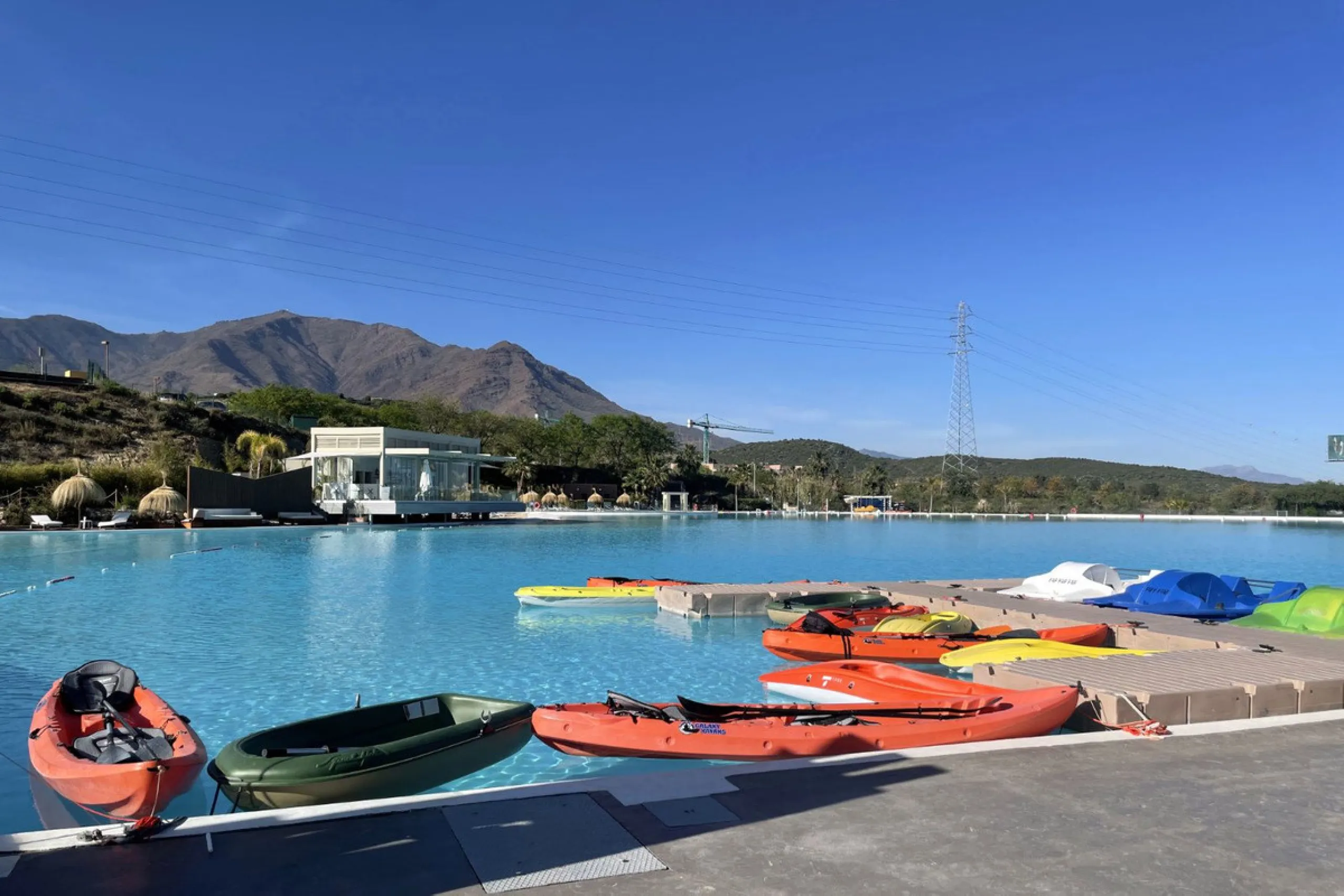 Accommodation for up to 4 guests is provided in a fully air-conditioned penthouse apartment with two double bedrooms, two bathrooms, a fully equipped kitchen with modern appliances, and a spacious living room. The 200 m² apartment includes a large terrace