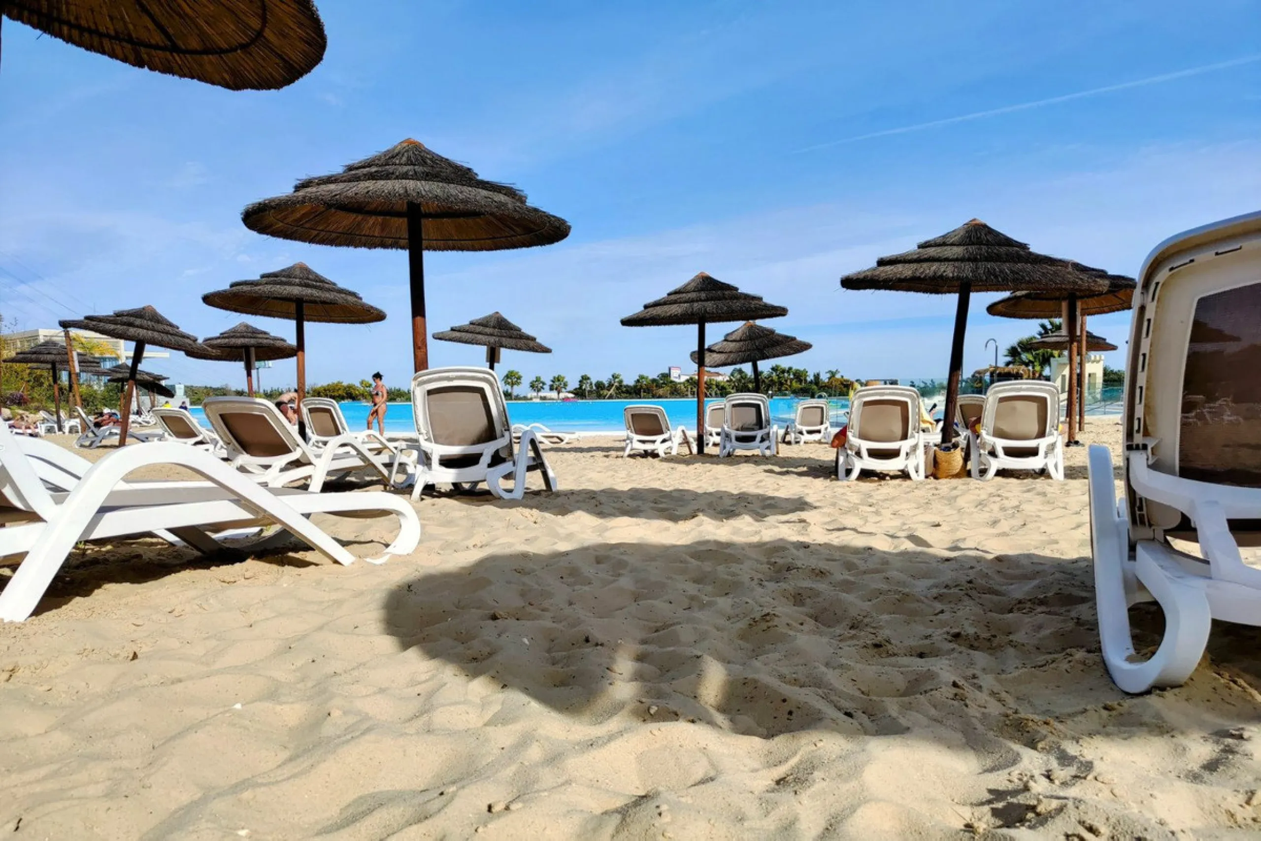 Accommodation for up to 4 guests is provided in a fully air-conditioned penthouse apartment with two double bedrooms, two bathrooms, a fully equipped kitchen with modern appliances, and a spacious living room. The 200 m² apartment includes a large terrace