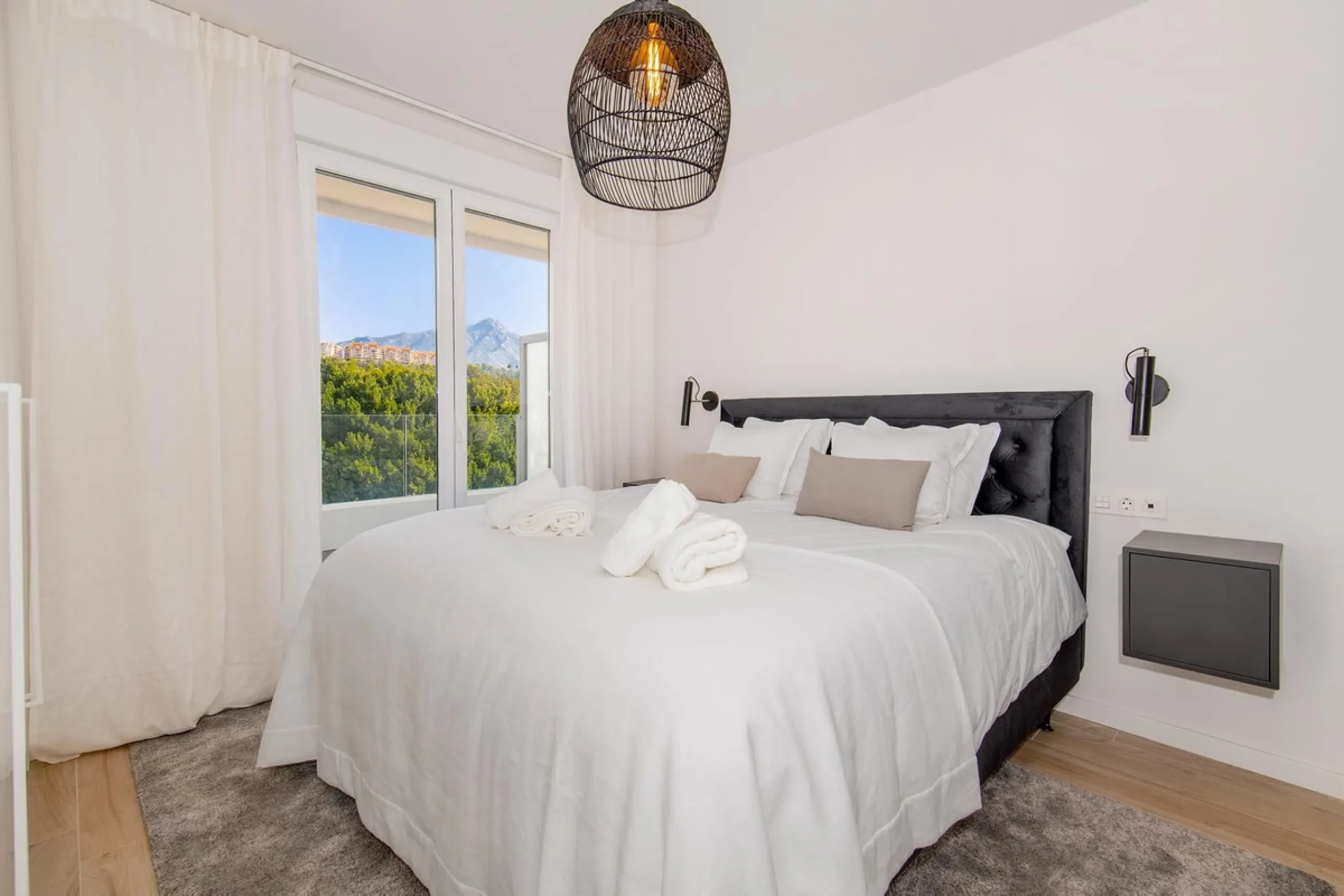 Exceptional Contemporary Apartment with Panoramic Views in La Campana (Nueva Andalucia) – €699,000
