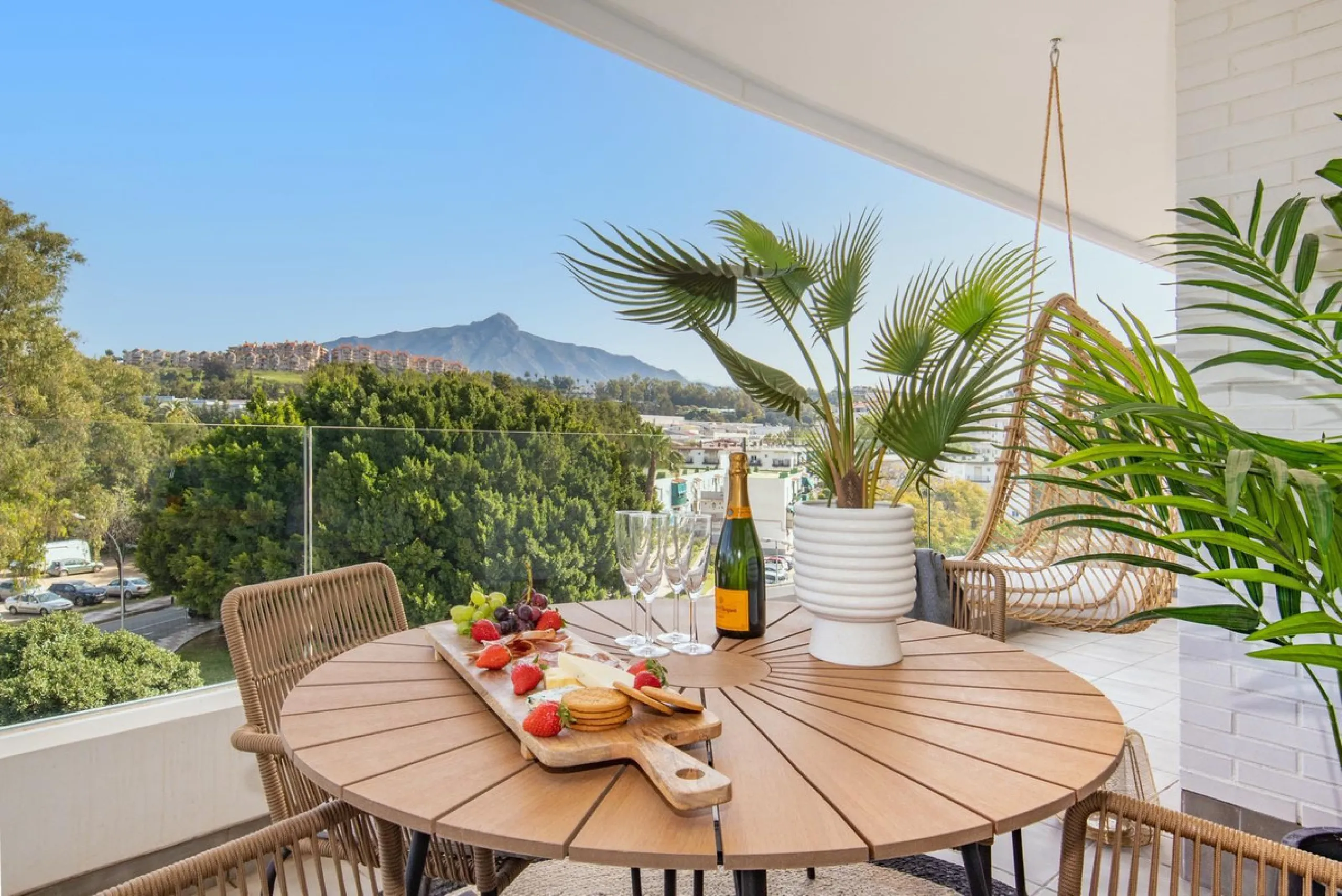 Exceptional Contemporary Apartment with Panoramic Views in La Campana (Nueva Andalucia) – €699,000