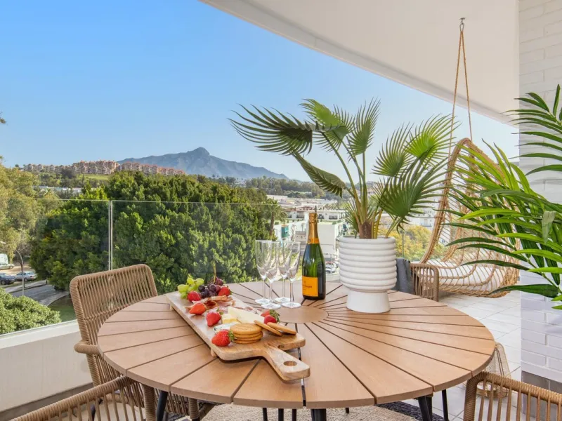 Exceptional Contemporary Apartment with Panoramic Views in La Campana (Nueva Andalucia) – €699,000