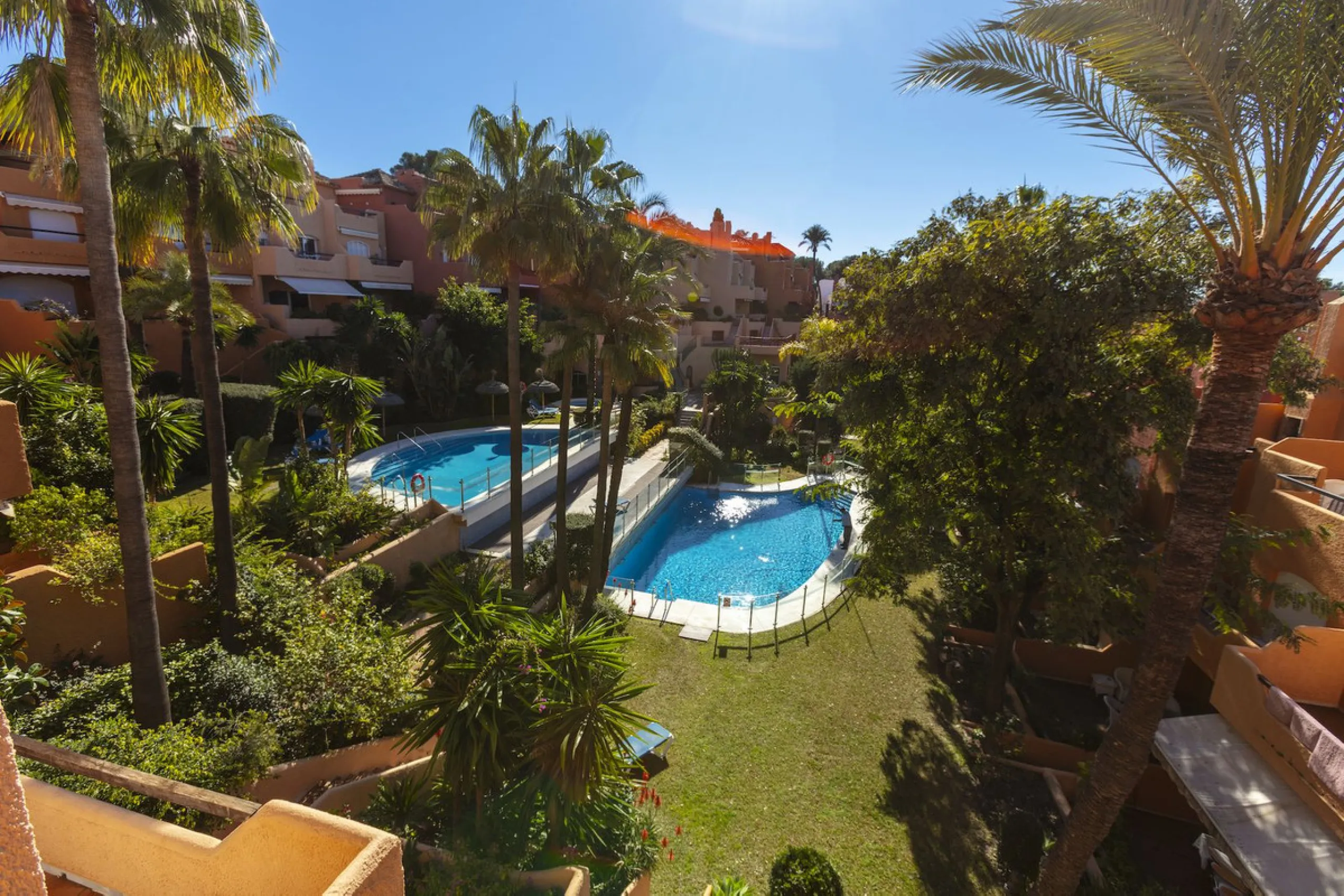 House - Townhouse в продаже в Marbella, Málaga. В доме 3 спален и 4 ванных комнат. Площадь дома 279 м²