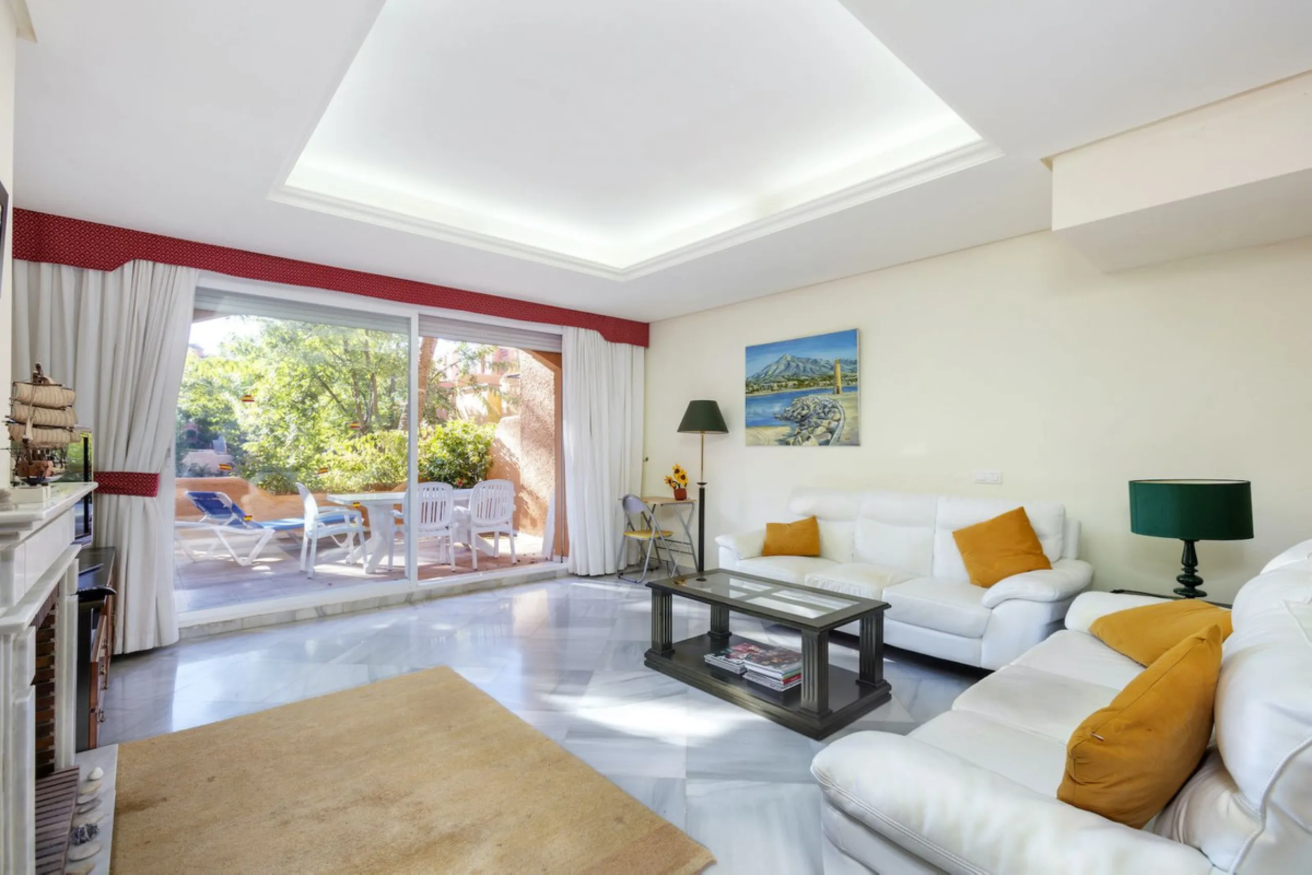 House - Townhouse в продаже в Marbella, Málaga. В доме 3 спален и 4 ванных комнат. Площадь дома 279 м²