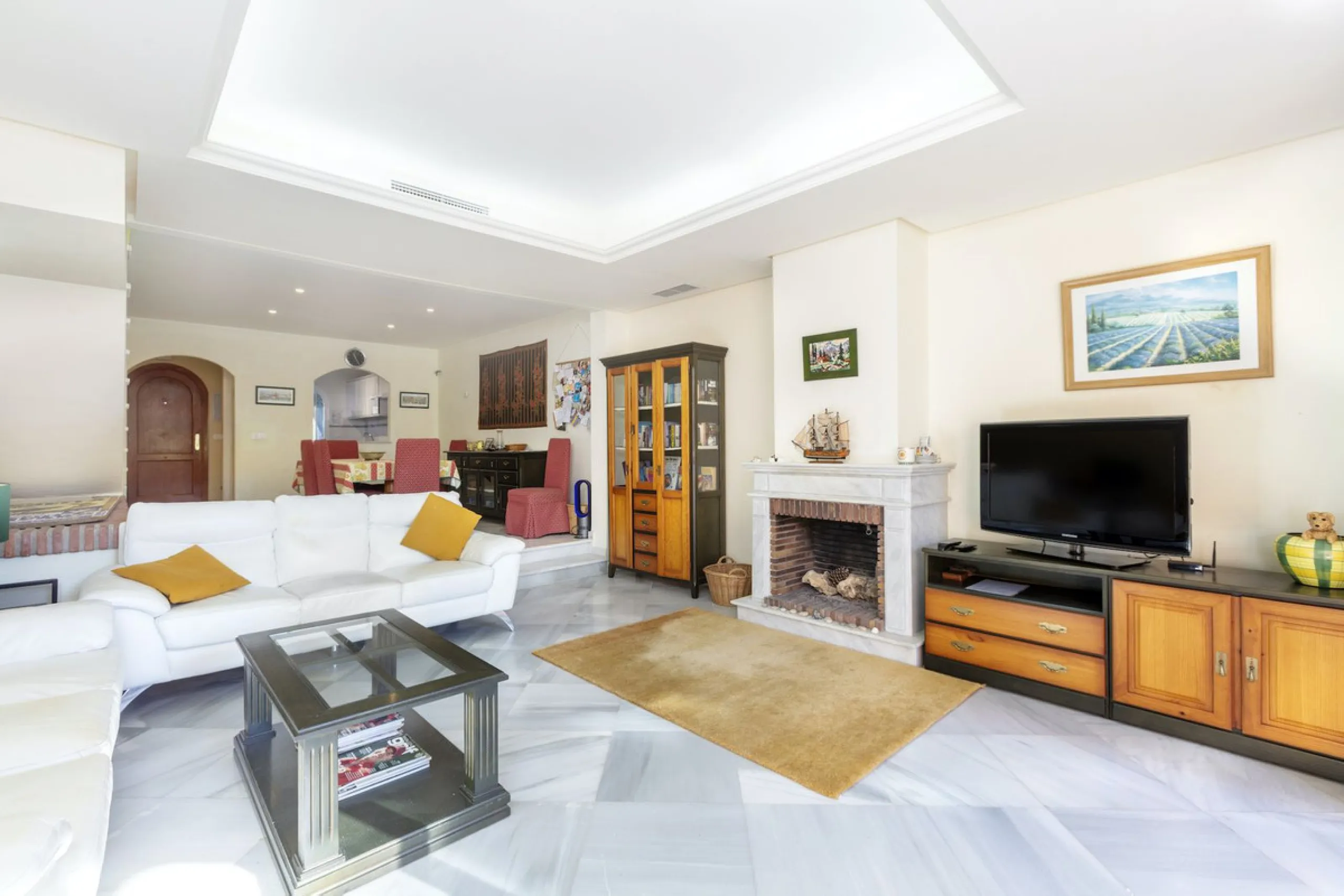 House - Townhouse в продаже в Marbella, Málaga. В доме 3 спален и 4 ванных комнат. Площадь дома 279 м²