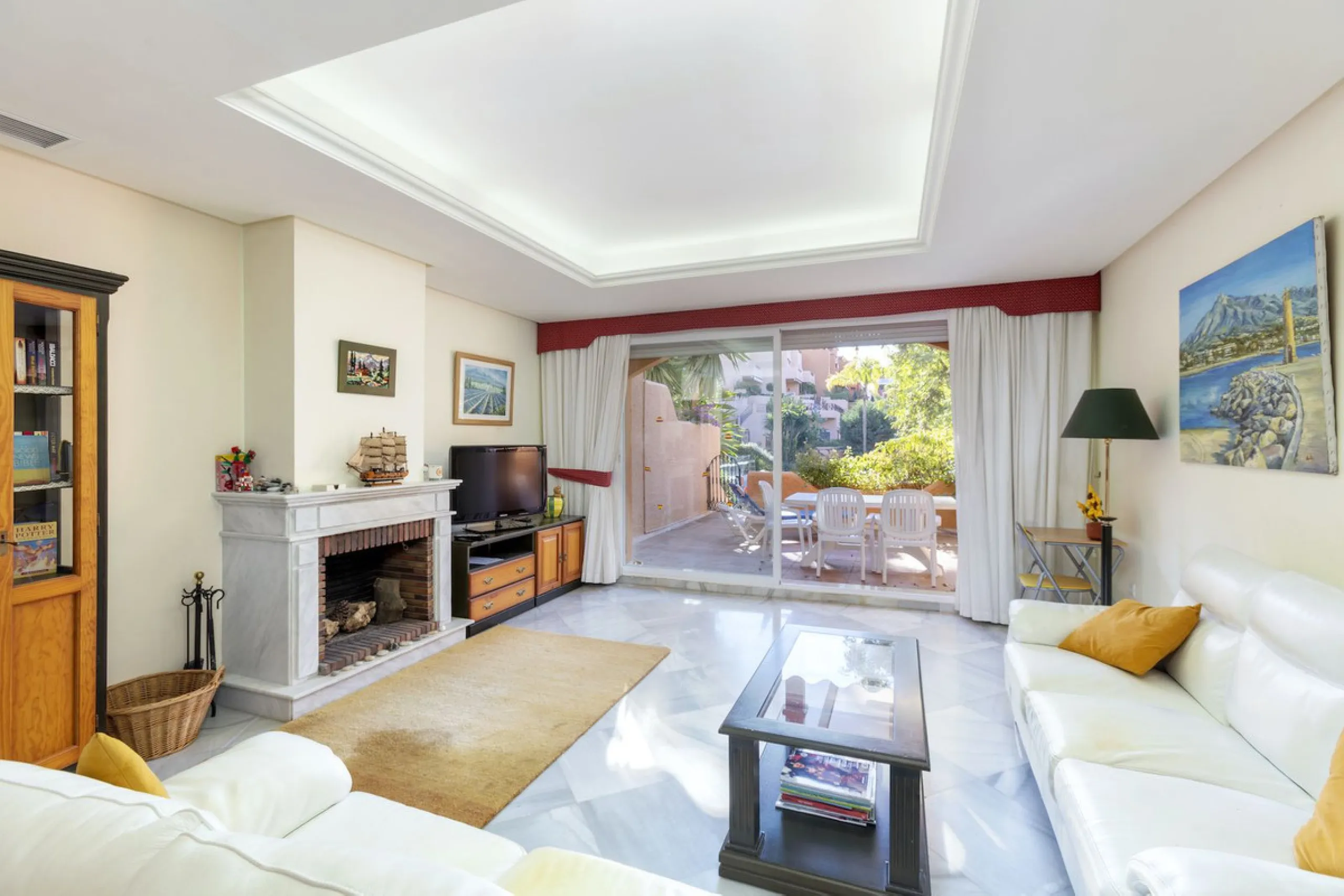House - Townhouse в продаже в Marbella, Málaga. В доме 3 спален и 4 ванных комнат. Площадь дома 279 м²