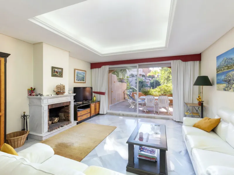 House - Townhouse в продаже в Marbella, Málaga. В доме 3 спален и 4 ванных комнат. Площадь дома 279 м²