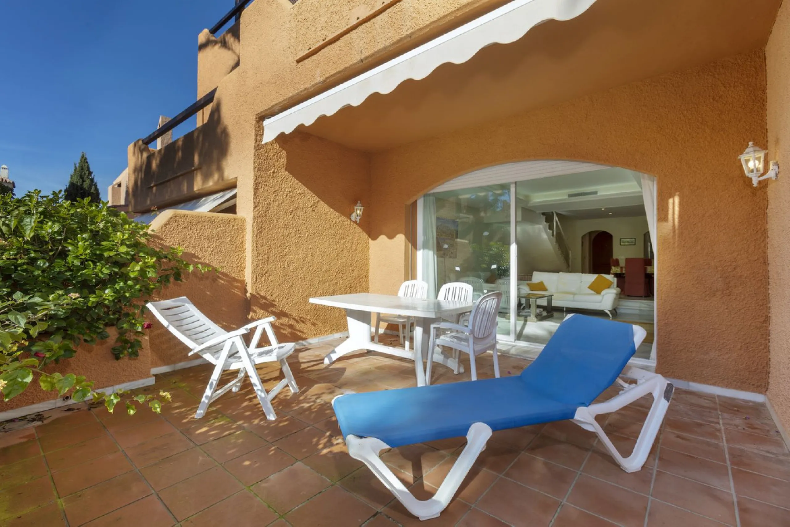 House - Townhouse в продаже в Marbella, Málaga. В доме 3 спален и 4 ванных комнат. Площадь дома 279 м²