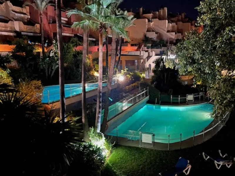 House - Townhouse в продаже в Marbella, Málaga. В доме 3 спален и 4 ванных комнат. Площадь дома 279 м²