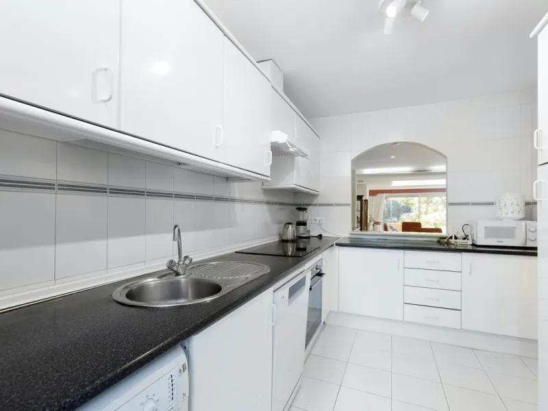 House - Townhouse в продаже в Marbella, Málaga. В доме 3 спален и 4 ванных комнат. Площадь дома 279 м²