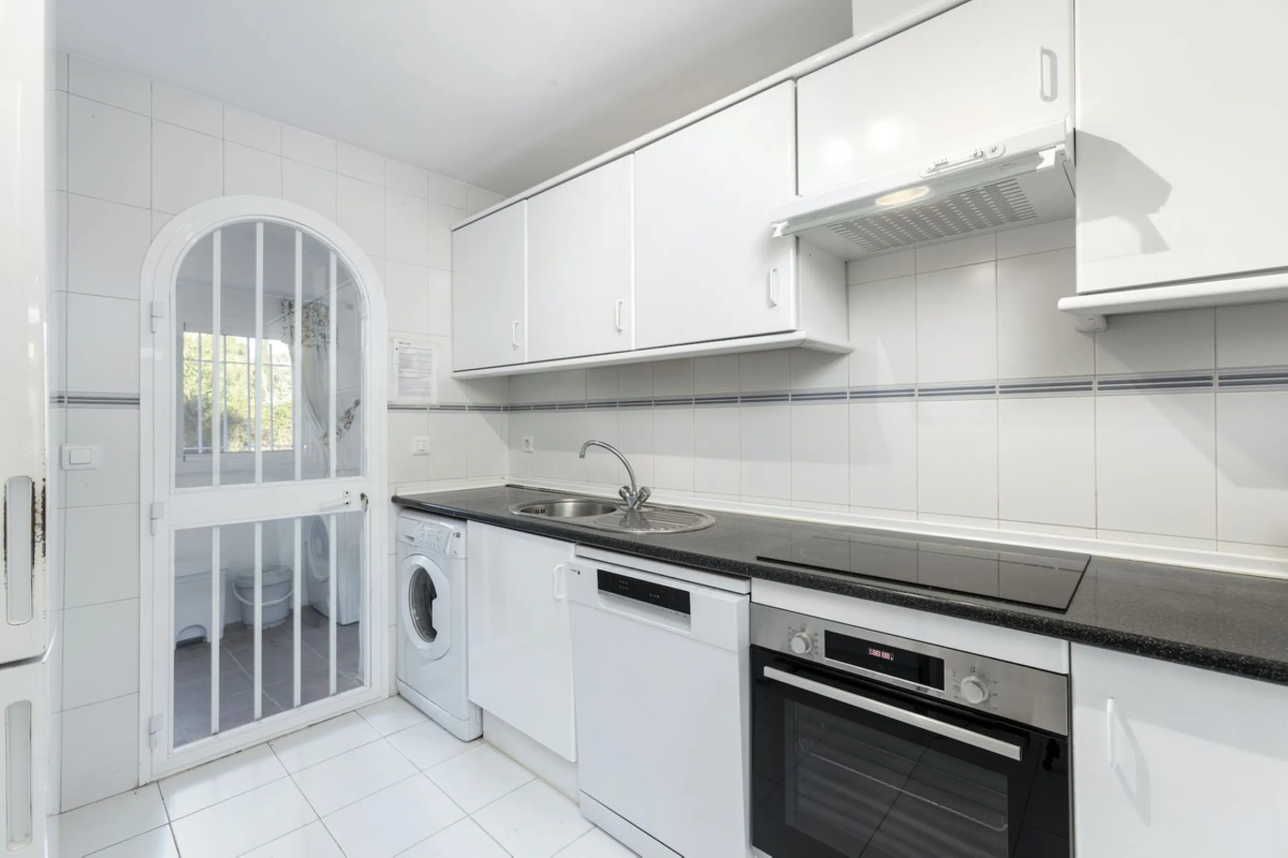 House - Townhouse в продаже в Marbella, Málaga. В доме 3 спален и 4 ванных комнат. Площадь дома 279 м²