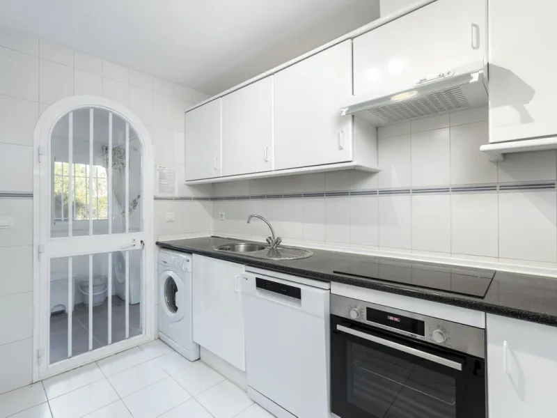 House - Townhouse в продаже в Marbella, Málaga. В доме 3 спален и 4 ванных комнат. Площадь дома 279 м²