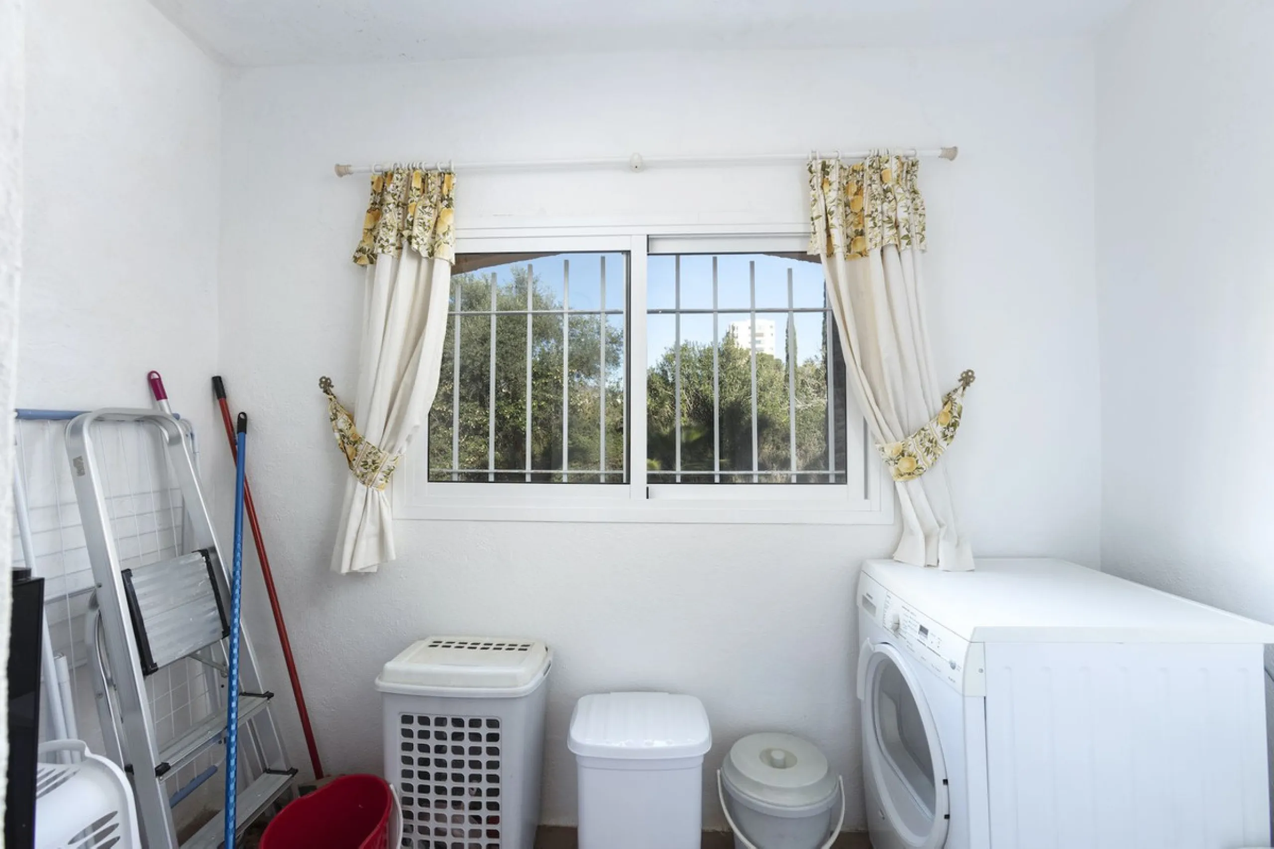 House - Townhouse в продаже в Marbella, Málaga. В доме 3 спален и 4 ванных комнат. Площадь дома 279 м²