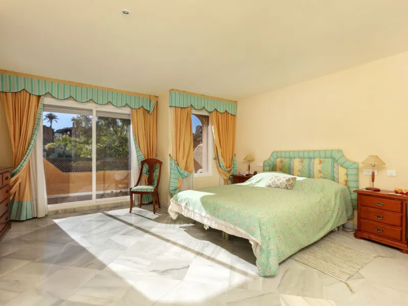 House - Townhouse в продаже в Marbella, Málaga. В доме 3 спален и 4 ванных комнат. Площадь дома 279 м²