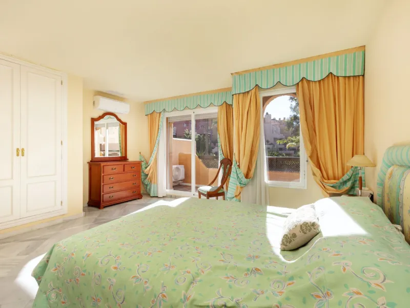 House - Townhouse в продаже в Marbella, Málaga. В доме 3 спален и 4 ванных комнат. Площадь дома 279 м²