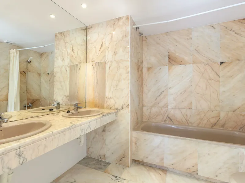 House - Townhouse в продаже в Marbella, Málaga. В доме 3 спален и 4 ванных комнат. Площадь дома 279 м²
